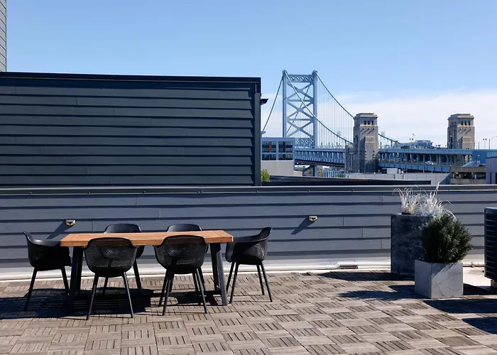 Sosuite At The Vine - Old City